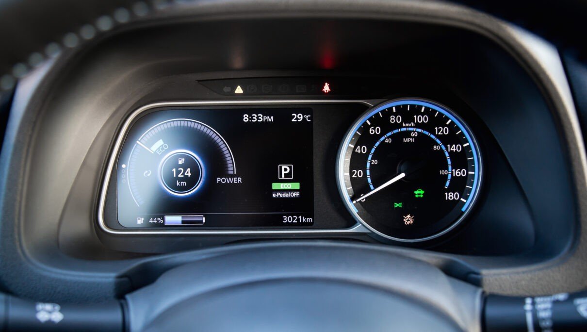 Nissan-leaf-electric-small-cars-interior-dash