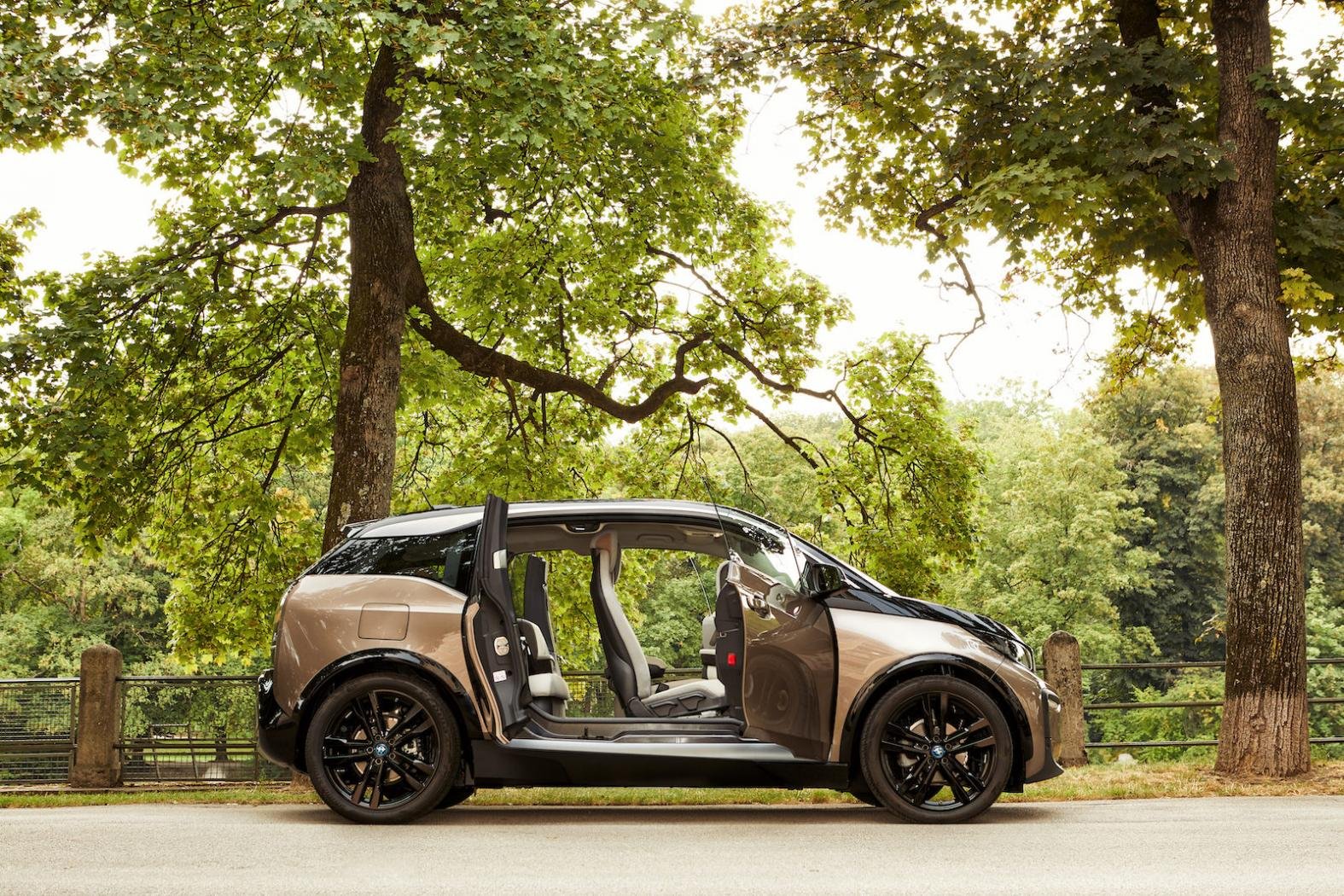 bmw-i3-redefining-sustainable-urban-mobility-autonomy-and-performance-brown-opened-doors