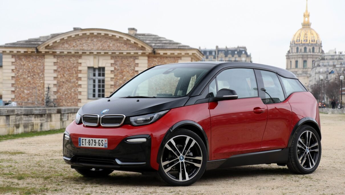 Top 5 Small Electric Cars : BMW i3