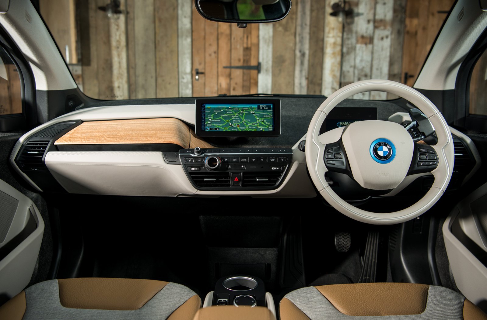 bmw-i3-redefining-sustainable-urban-mobility-autonomy-and-performance-dashboard