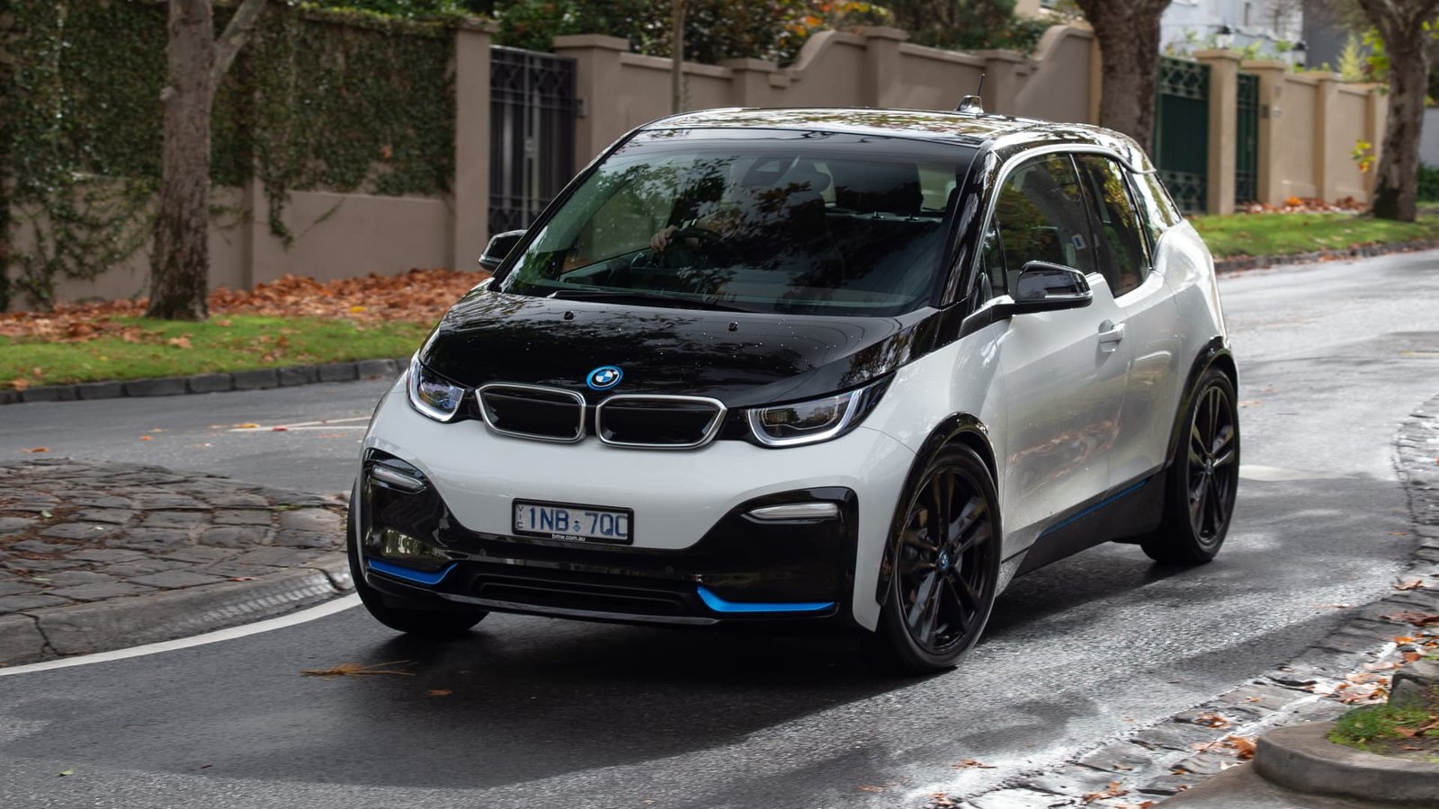 bmw-i3-redefining-sustainable-urban-mobility-autonomy-and-performance-white-color