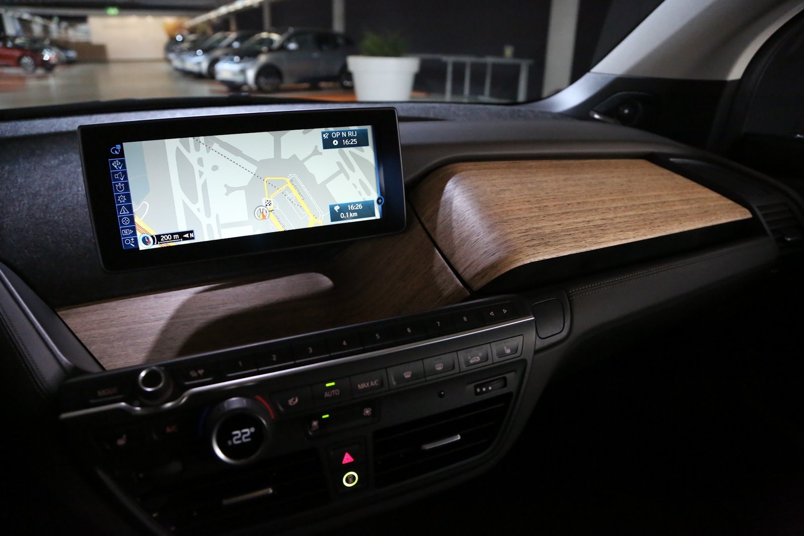 bmw-i3-redefining-sustainable-urban-mobility-autonomy-and-performance-interior-dashboard