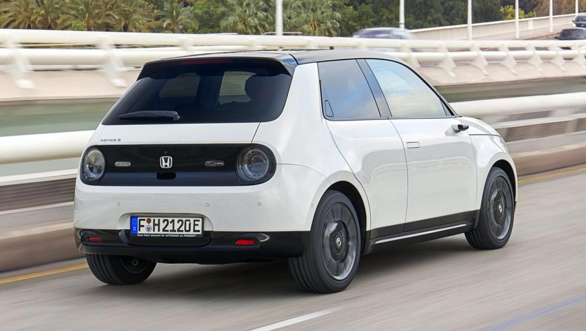 electric-small-car-honda-e-white-color