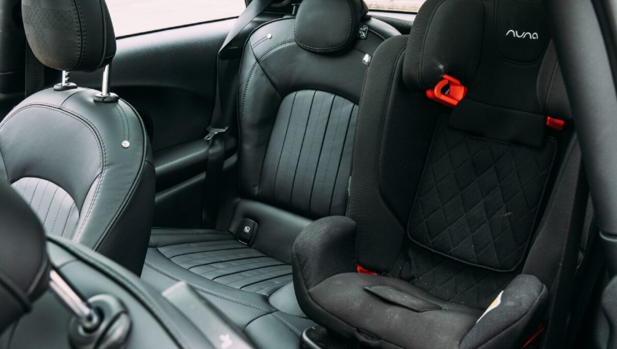 mini-electric-compact-car-all-what-you-need-to-know-snipercar-black-seats