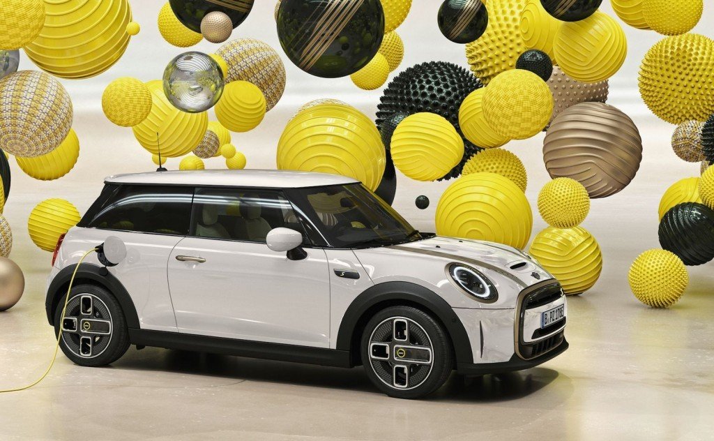 mini-electric-compact-car-all-what-you-need-to-know-snipercar-charge