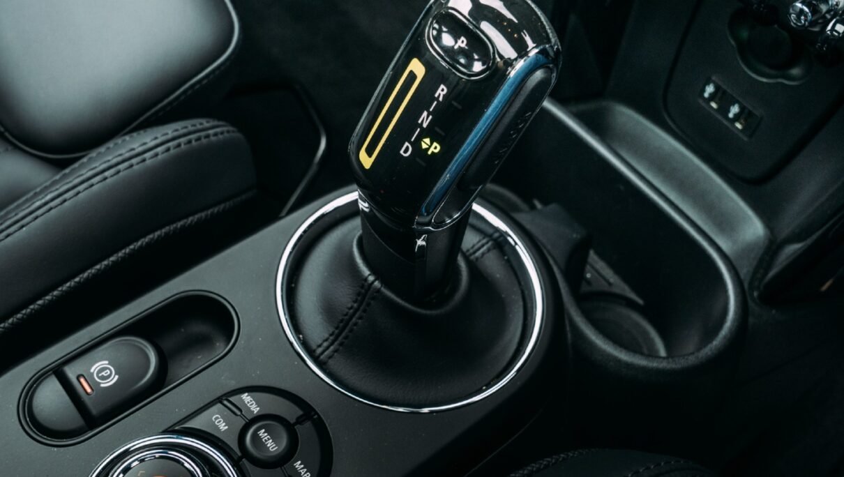 mini-electric-compact-car-all-what-you-need-to-know-snipercar-gears