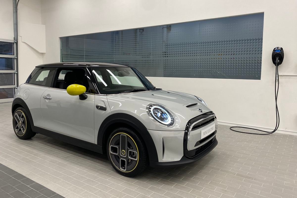 mini-electric-compact-car-all-what-you-need-to-know-snipercar-in-charge