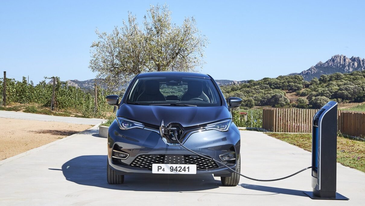 renault-zoe-all-what-you-need-to-know-specs-and-things-charge