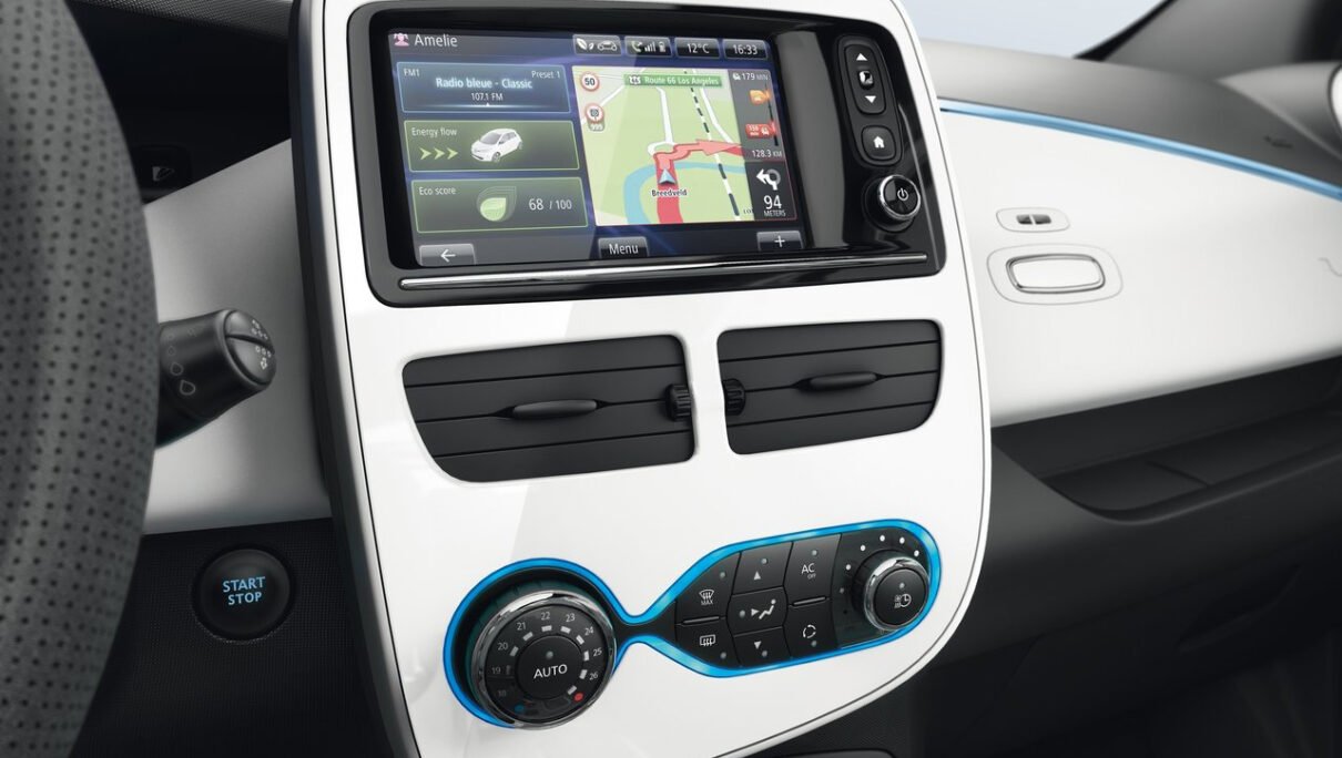 renault-zoe-all-what-you-need-to-know-specs-and-things-dashboard