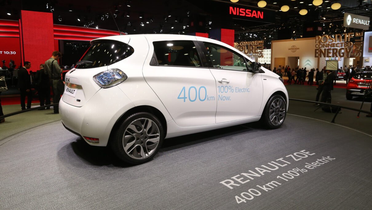 renault-zoe-all-what-you-need-to-know-specs-and-things-white-color-1